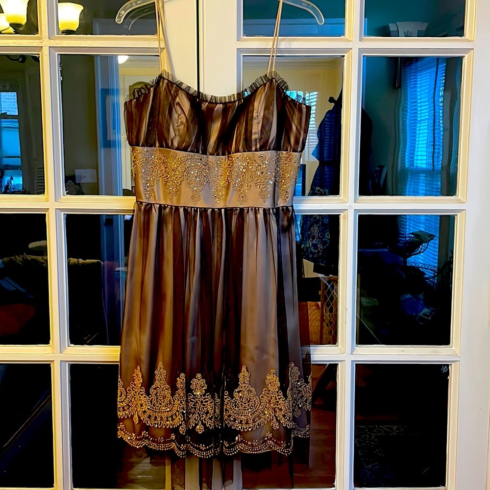 Fiesta gold dress size large. Excellent condition!
